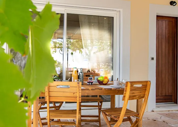 Le Vallon Des Chenes By Interhome * Saint Aygulf